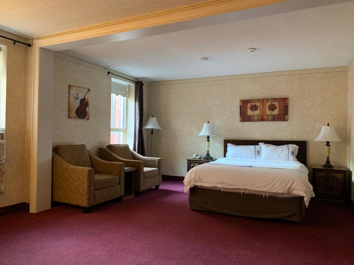 Royal Inn And Suites At グエルフ エクステリア 写真