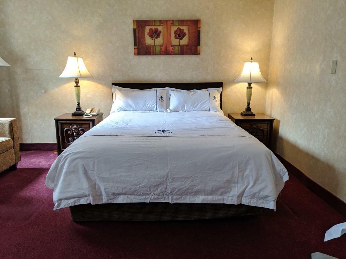 Royal Inn And Suites At グエルフ エクステリア 写真